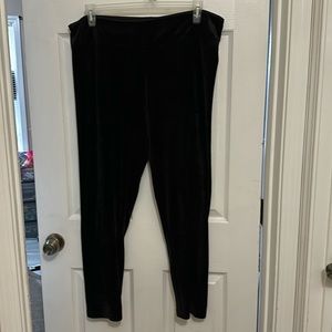 Black velvet leggings made by cuddle duds size 1X. NWOT$20